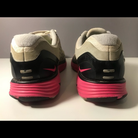 Women’s Nike Shoes - Size 8.5 - Picture 6 of 8